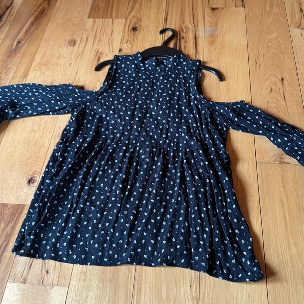 Size small, open shoulders, floral pattern